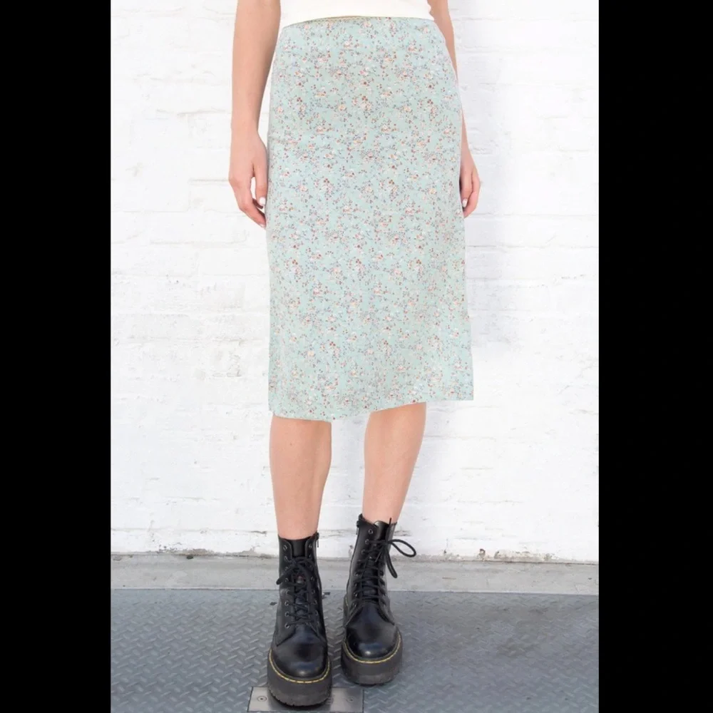 Brandy Melville Phoebe Floral Skirt - Picture 3 of 6